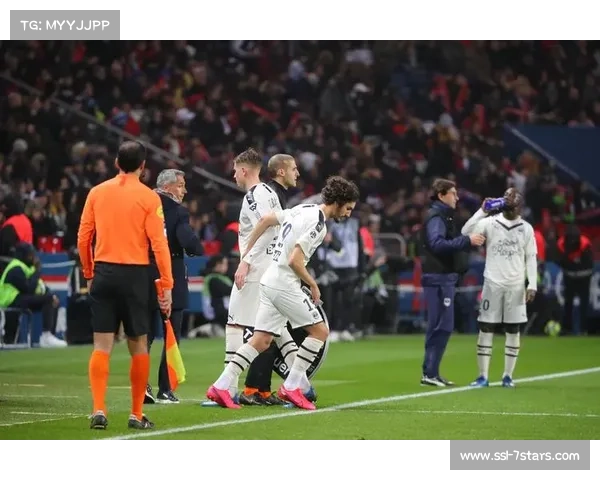 巴黎圣日耳曼冬窗零引援，内部竞争缺失引担忧